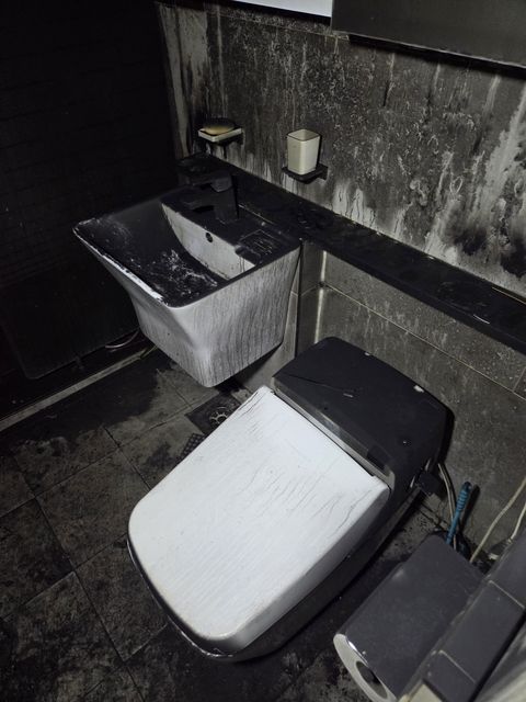 화재 직후 그을음이 남은 실내
